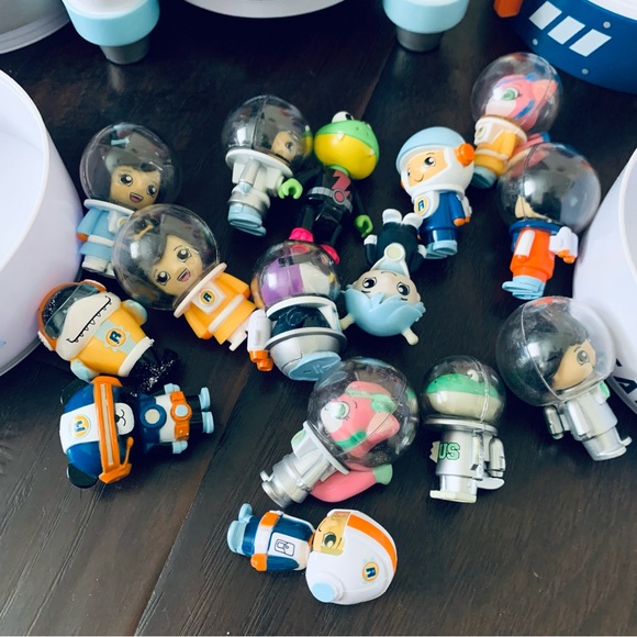 Ryan's World Galaxy Explorer Rocket 16 Pack Micro Figure Playset Spaceship Toy - Picture 8 of 13